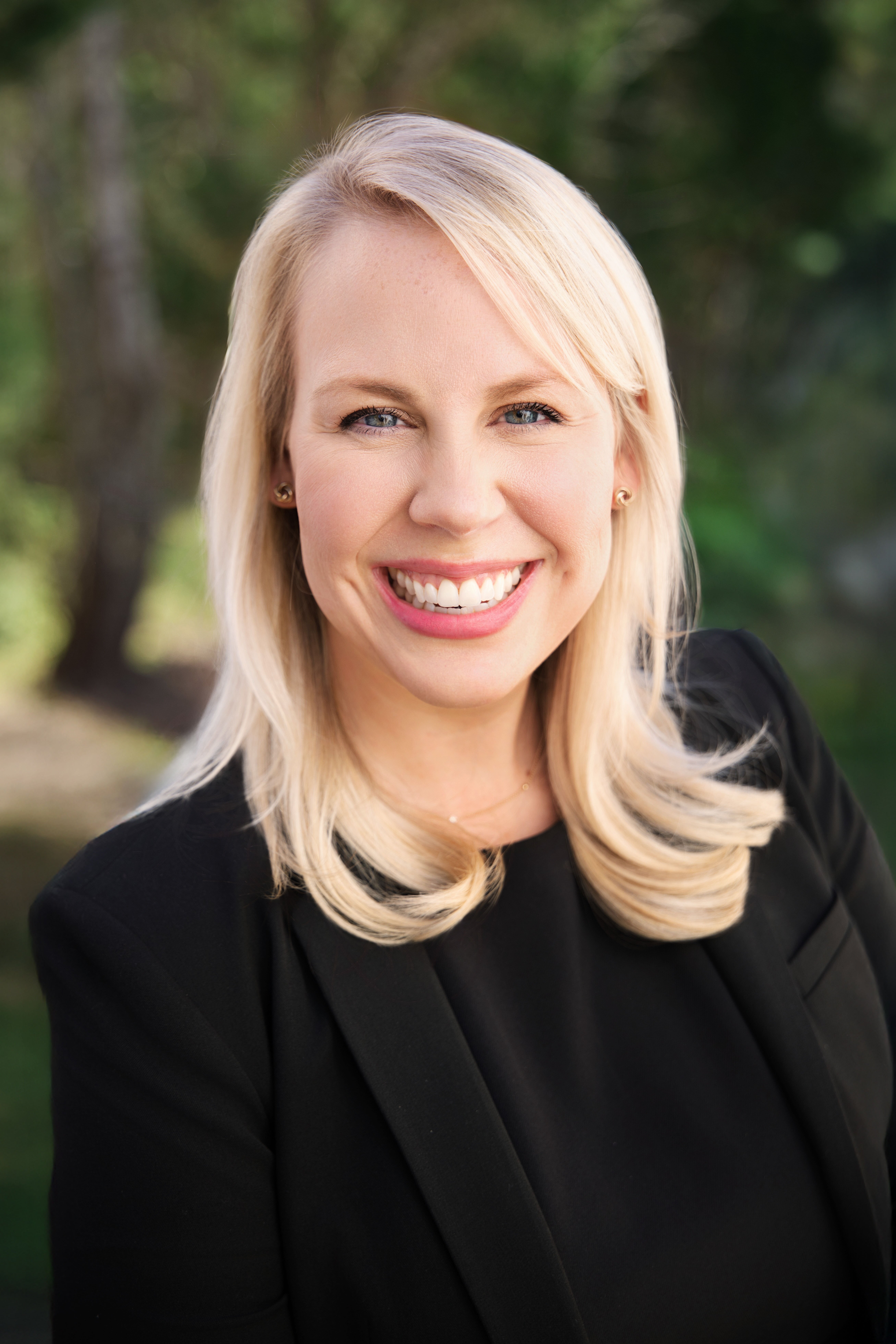 Maggie Howard -Pivotal Office Headshots Auburn AL LBeesleyPhoto