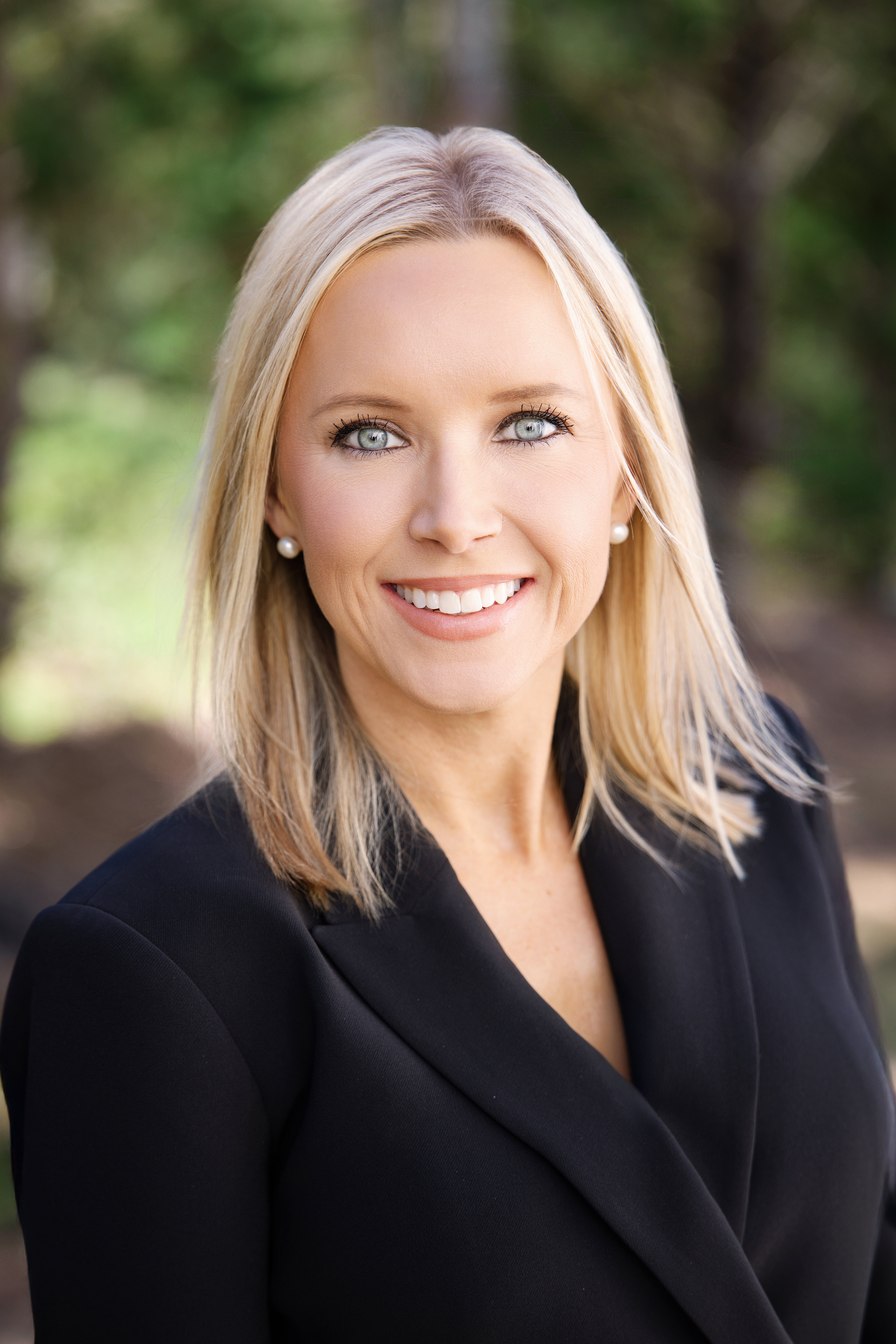 Paige Moore-Pivotal Office Headshots Auburn AL LBeesleyPhoto